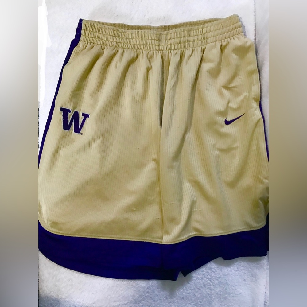 Nike University of Washington UW basketball shorts XL
